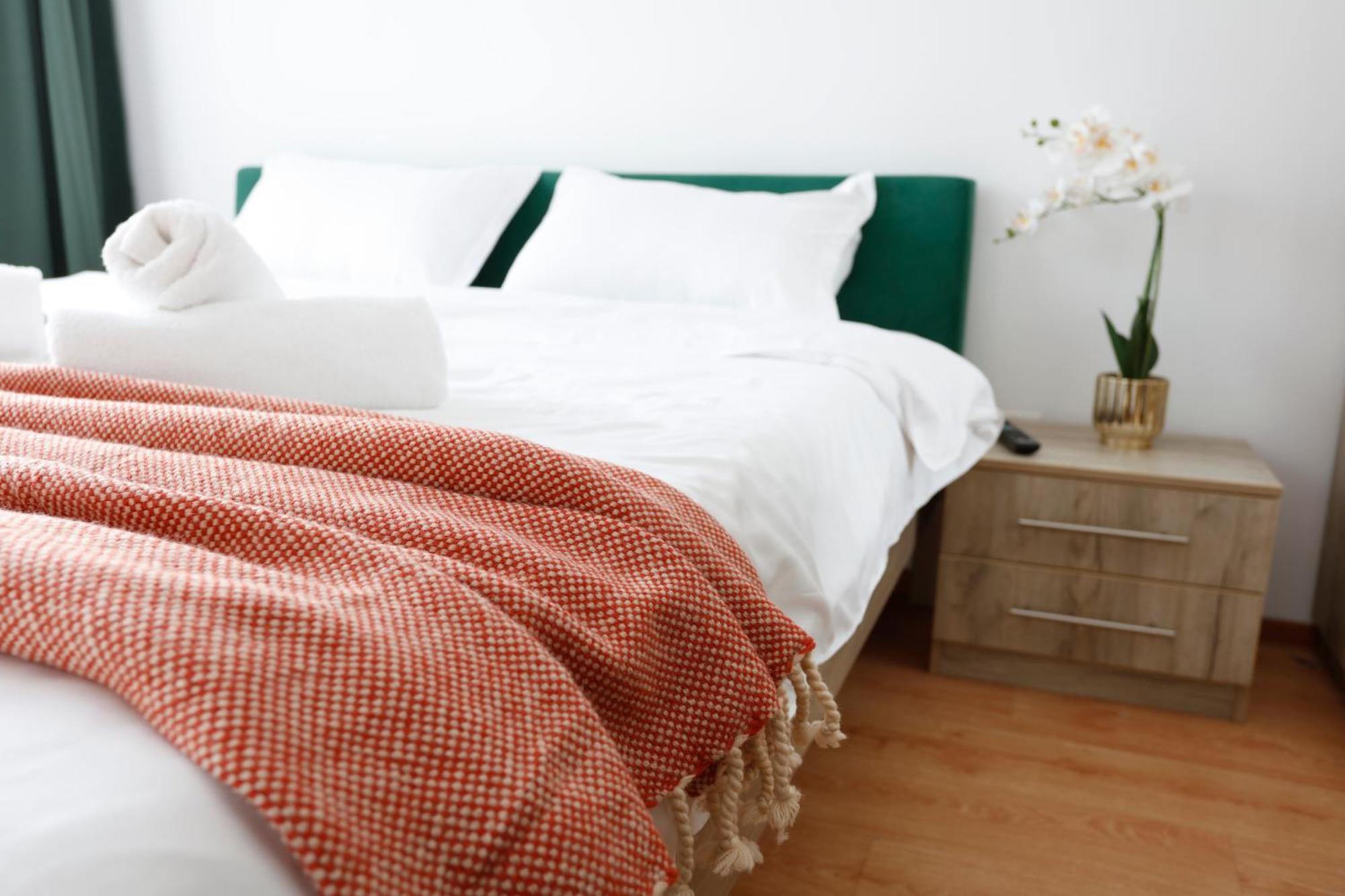 Enchanting Retreat - Historic Old Town - Pet-Friendly Haven - Steps From Unirii Бухарест Экстерьер фото