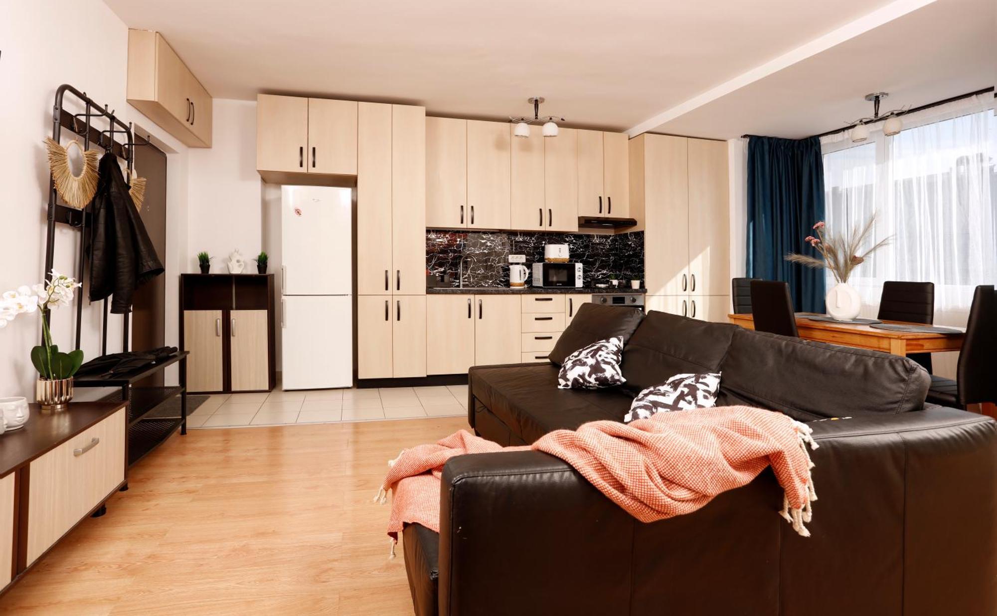 Enchanting Retreat - Historic Old Town - Pet-Friendly Haven - Steps From Unirii Бухарест Экстерьер фото